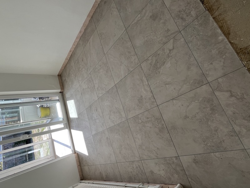 Floor tiling — porcelain floor tiles in dining room