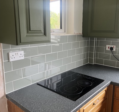 Kitchen splashback — 200 × 100mm ceramic metro tiles in a brick bond pattern