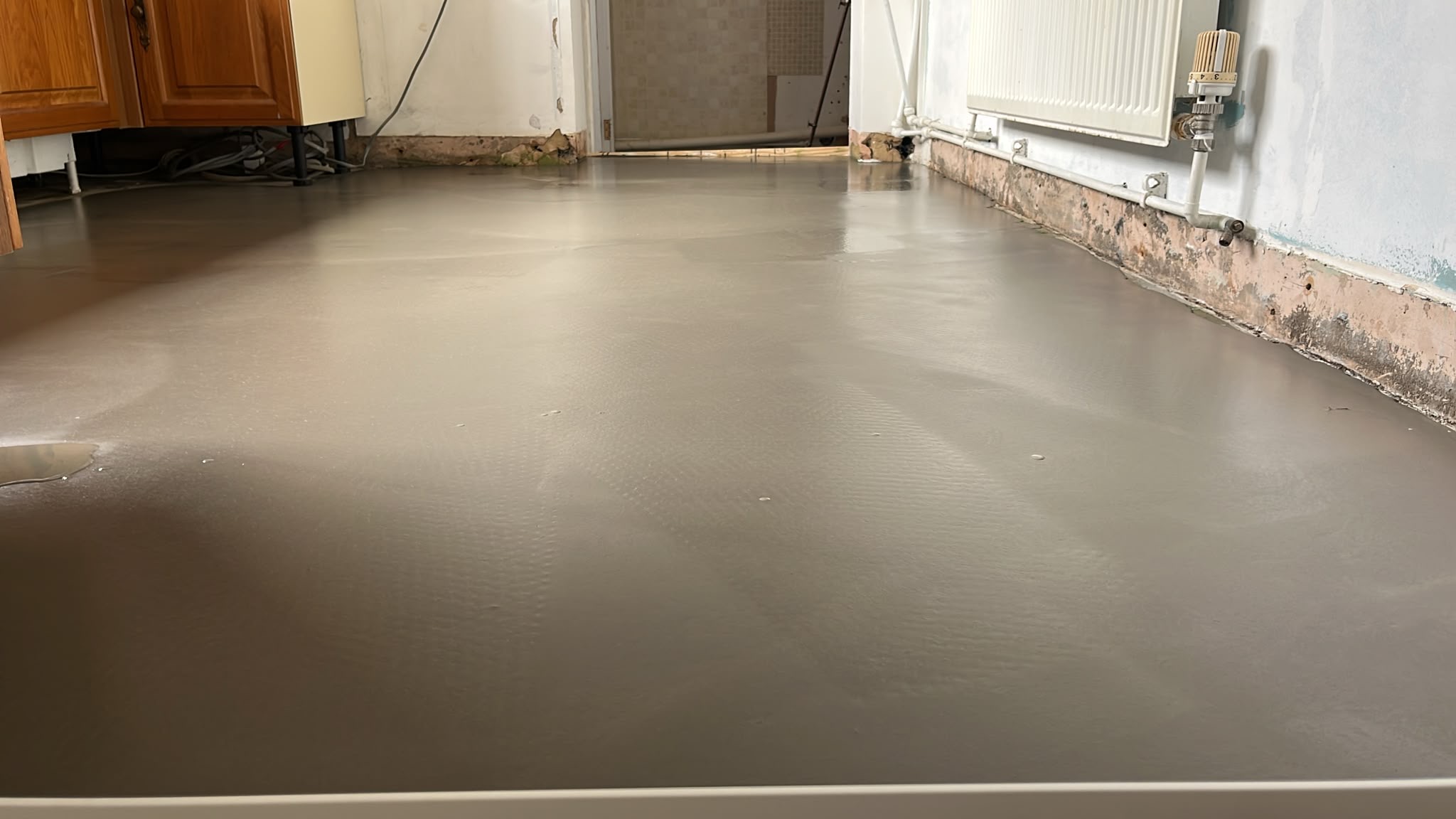 Self-levelling floor preparation